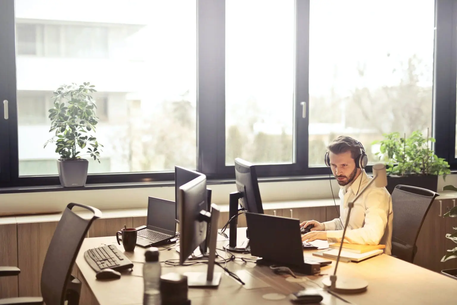 tech service 1536x1024 1